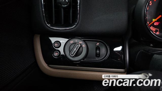MINI Cooper D Countryman Standard 2nd 2018 — фото 19