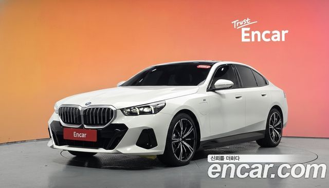 BMW 5 Series (G60) 530e M Sport 2025 — фото 1