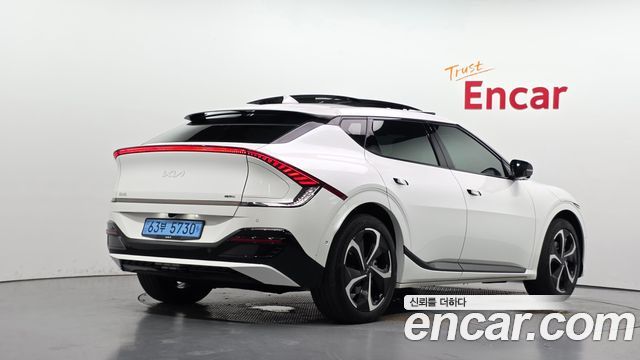 Kia EV6 Long Range 4WD GT Line 2023 — фото 2