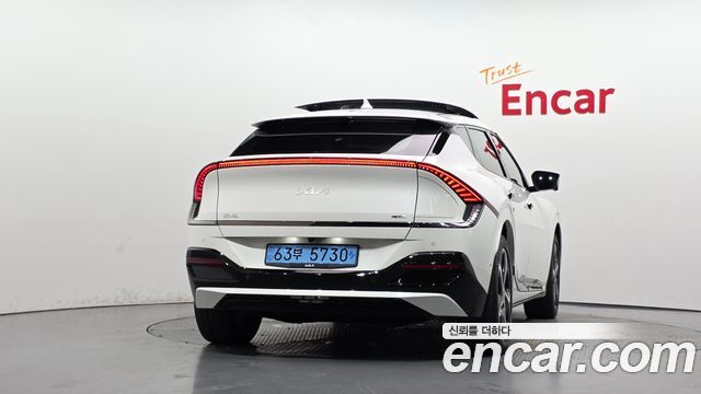 Kia EV6 Long Range 4WD GT Line 2023 — фото 4