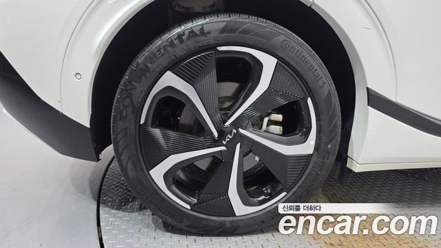 Kia EV6 Long Range 4WD GT Line 2023 — фото 5