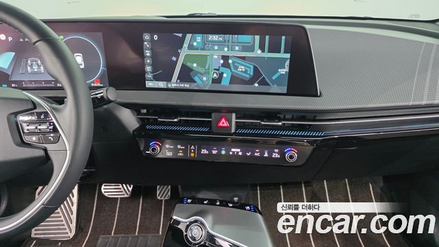 Kia EV6 Long Range 4WD GT Line 2023 — фото 18