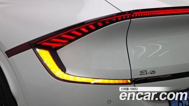 Kia EV6 Long Range 4WD GT Line 2023 — фото 23