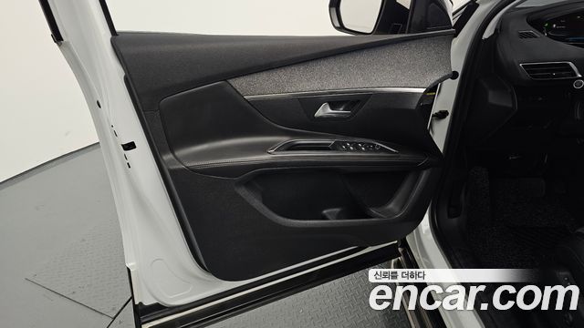Peugeot 5008 (II) 1.6 BlueHDi Allure 2019 — фото 30