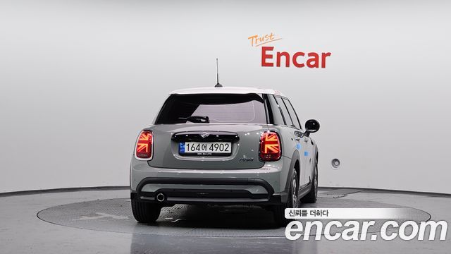 MINI Cooper 5Door Classic Third Generation 2023 — фото 4