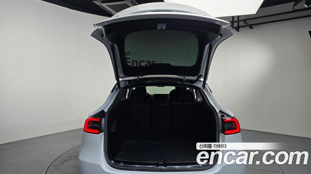 Tesla Model Y Long Range AWD 2021 — фото 21