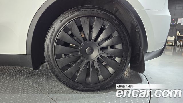 Tesla Model Y Long Range AWD 2021 — фото 27