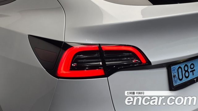 Tesla Model Y Long Range AWD 2021 — фото 29