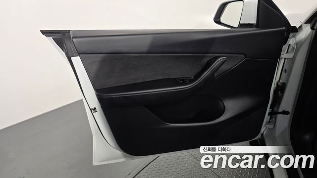 Tesla Model Y Long Range AWD 2021 — фото 30