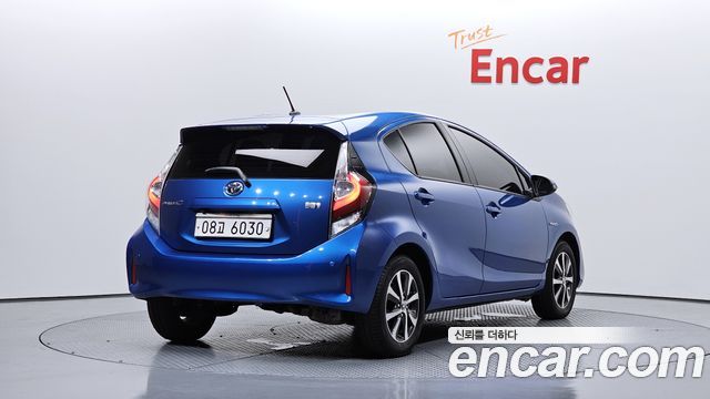 Toyota Prius C 1.5 2018 — фото 2