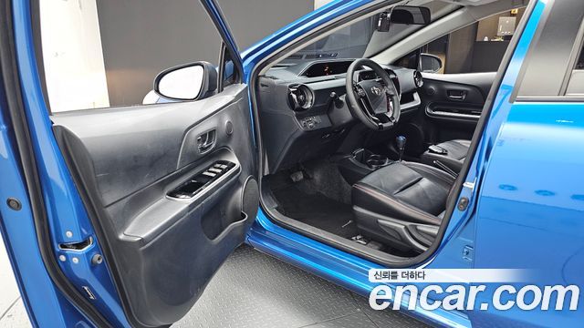 Toyota Prius C 1.5 2018 — фото 10