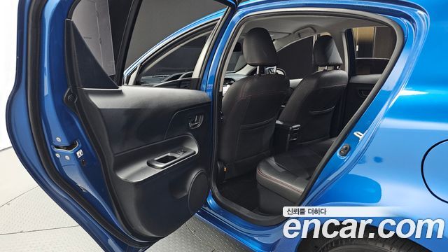 Toyota Prius C 1.5 2018 — фото 12