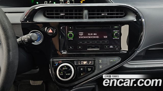 Toyota Prius C 1.5 2018 — фото 14
