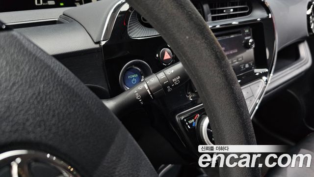 Toyota Prius C 1.5 2018 — фото 18
