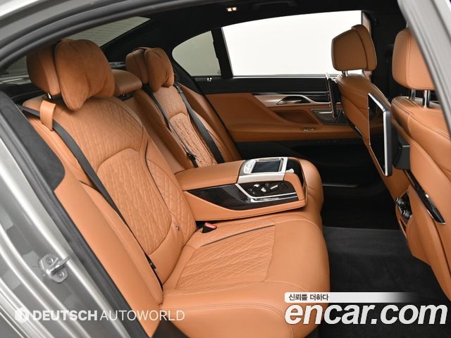 BMW 7 Series (G11) 740Li xDrive M Sport Package 2021 — фото 16