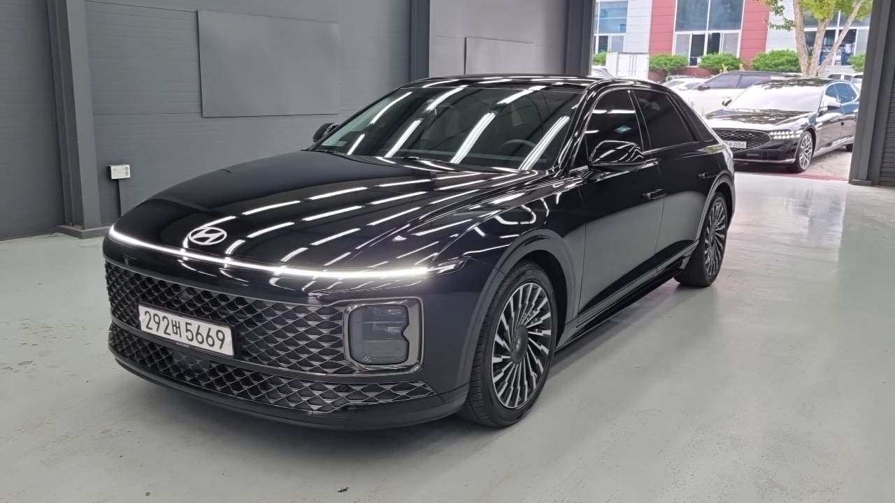Hyundai Grandeur (GN7) 2,5 Gasoline 2WD Calligraphy