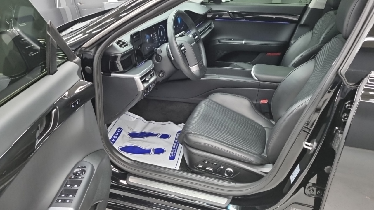 Hyundai Grandeur (GN7) 2,5 Gasoline 2WD Calligraphy 2023 — фото 10