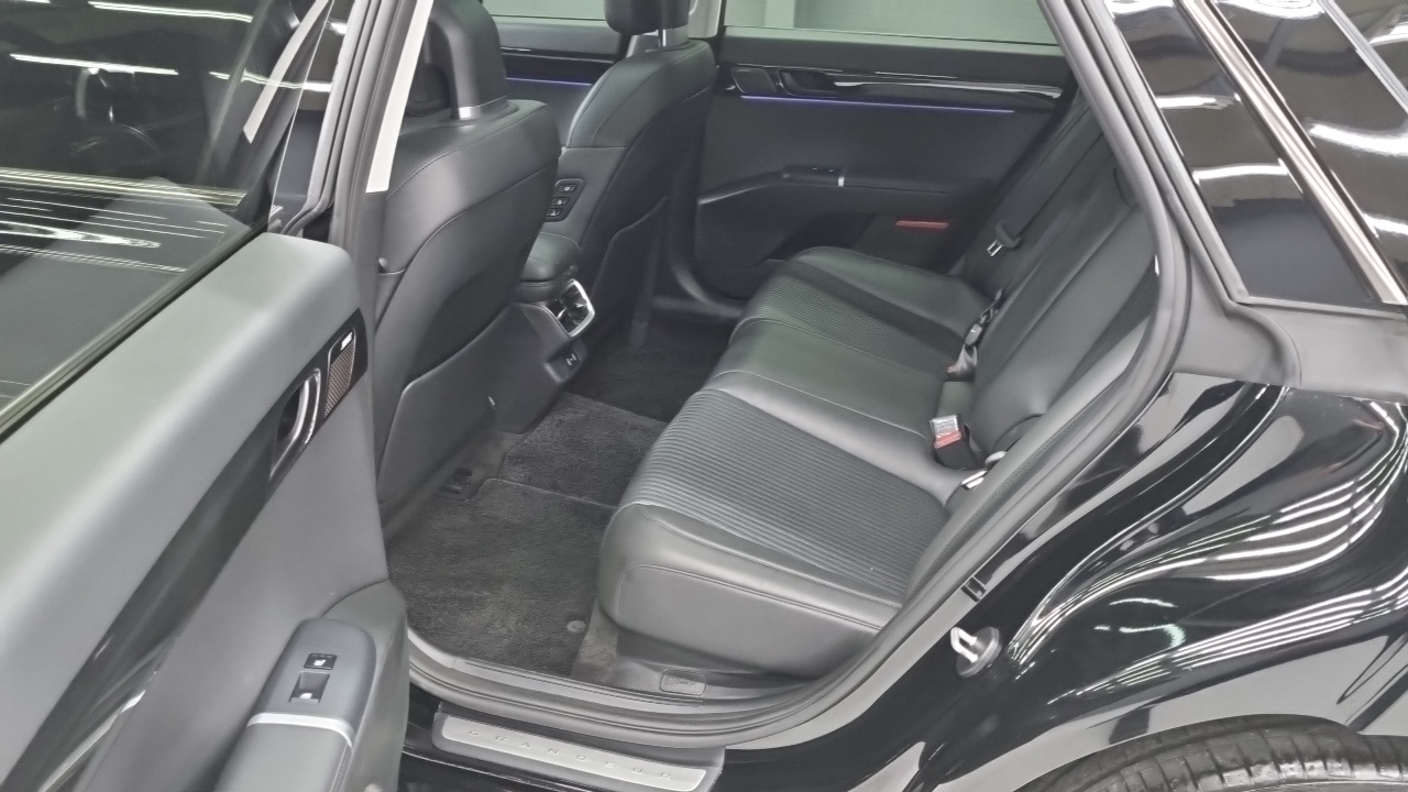 Hyundai Grandeur (GN7) 2,5 Gasoline 2WD Calligraphy 2023 — фото 15