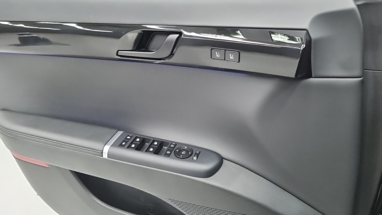 Hyundai Grandeur (GN7) 2,5 Gasoline 2WD Calligraphy 2023 — фото 18