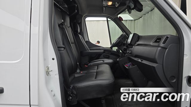 Renault Korea Master 2.3 Van L 2024 — фото 32