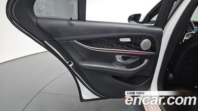 Mercedes-Benz E-Class (W213) E250 AMG Line 2023 — фото 25