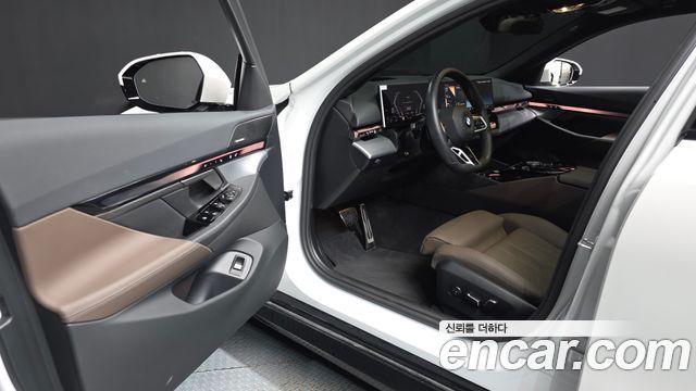 BMW 5 Series (G60) 520i Special Edition 2026 — фото 10