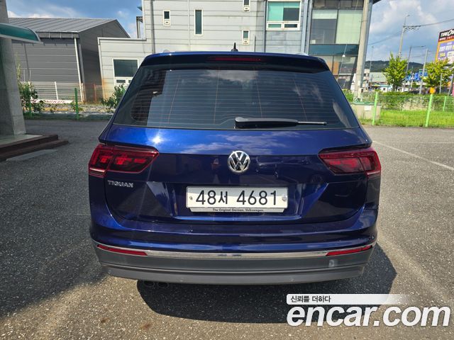 Volkswagen Tiguan (II) 2.0 TDI Premium 2018 — фото 4