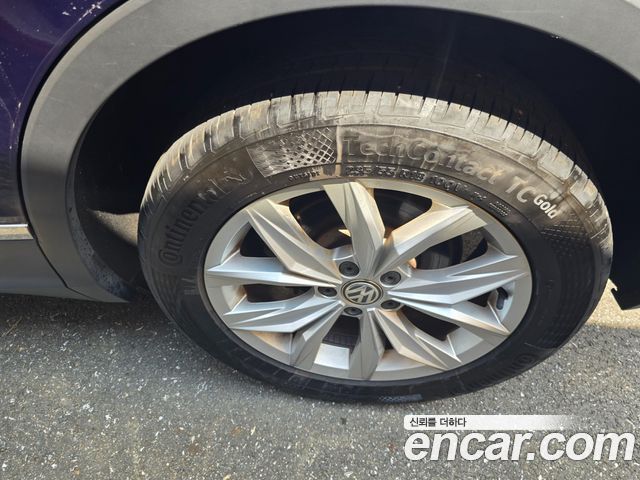 Volkswagen Tiguan (II) 2.0 TDI Premium 2018 — фото 5