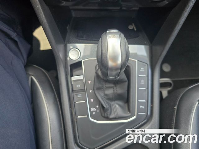 Volkswagen Tiguan (II) 2.0 TDI Premium 2018 — фото 9