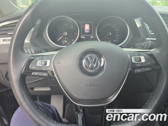 Volkswagen Tiguan (II) 2.0 TDI Premium 2018 — фото 15