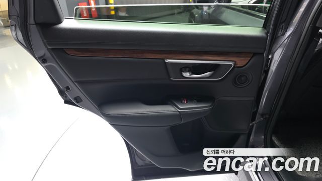 Honda CR-V (V) 2.0 Hybrid Touring 4WD 2022 — фото 31