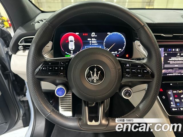 Maserati Grecale 2.0 AWD Modena 2024 — фото 17