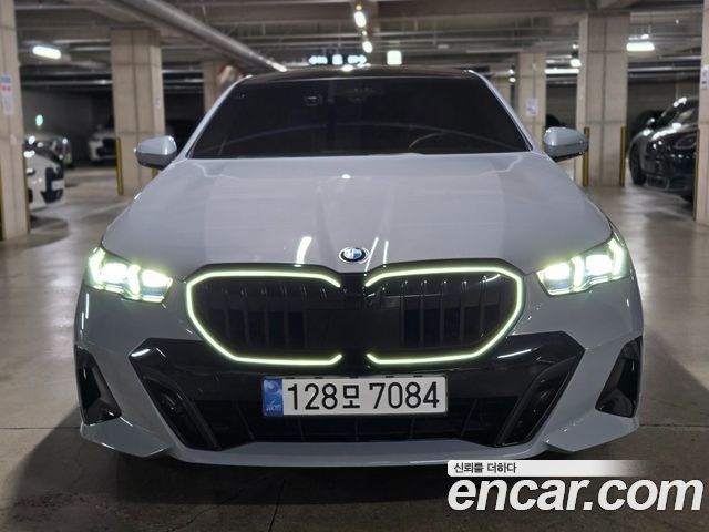 BMW 5 Series (G60) 520i Special Edition 2024 — фото 3