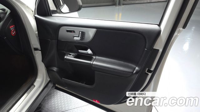 Mercedes-Benz GLB-Class (X247) GLB200 d 2021 — фото 24