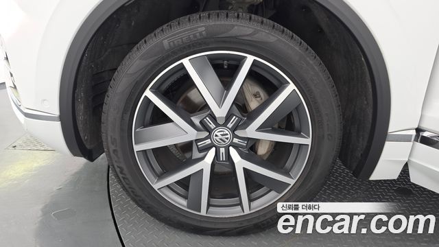 Volkswagen Touareg (III) 3.0 TDI Prestige 2020 — фото 5