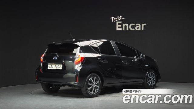 Toyota Prius C 1.5 2018 — фото 2