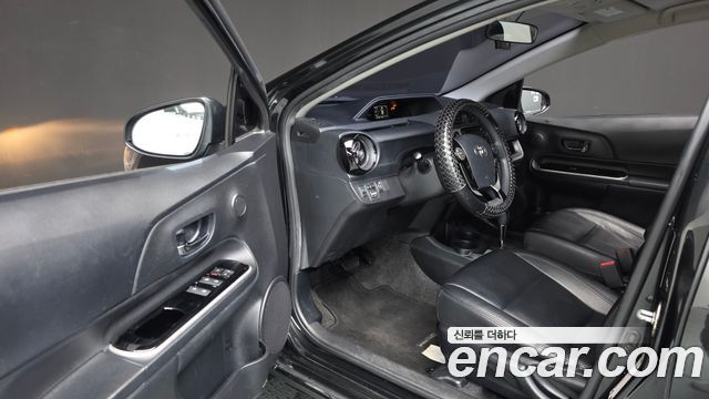 Toyota Prius C 1.5 2018 — фото 10