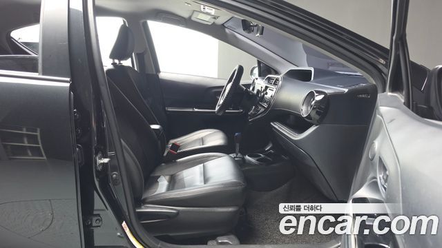 Toyota Prius C 1.5 2018 — фото 11