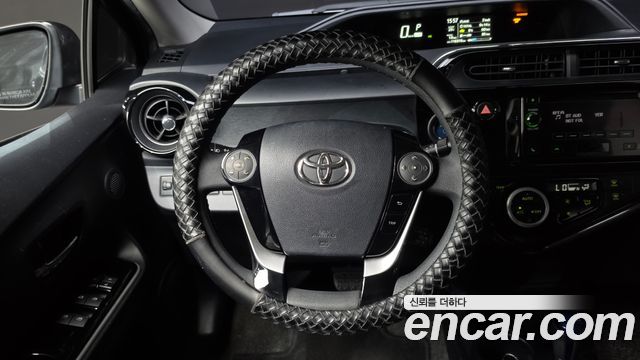 Toyota Prius C 1.5 2018 — фото 13