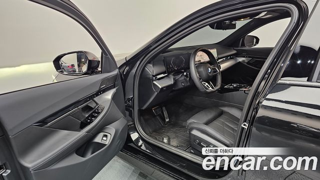 BMW 5 Series (G60) 520i Special Edition 2026 — фото 10