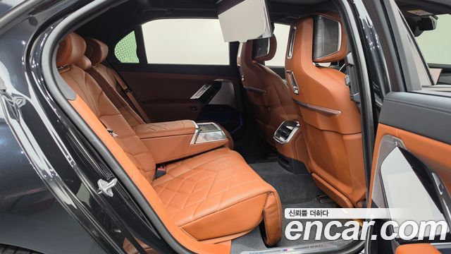 BMW i7 (G70) eDrive 50 M Sport 2024 — фото 11