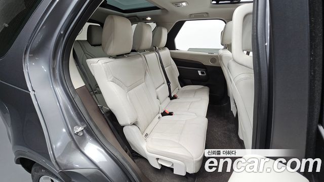 Land Rover Discovery 5 3.0 TD6 HSE 2017 — фото 11