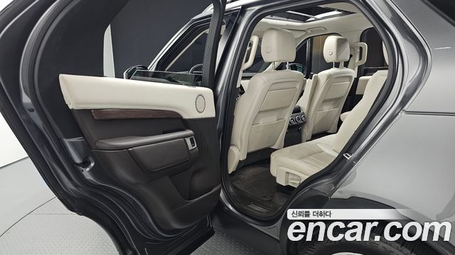 Land Rover Discovery 5 3.0 TD6 HSE 2017 — фото 12
