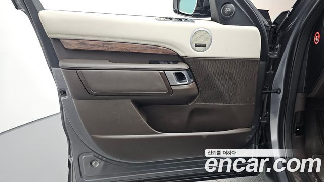 Land Rover Discovery 5 3.0 TD6 HSE 2017 — фото 24