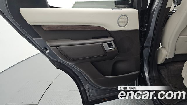 Land Rover Discovery 5 3.0 TD6 HSE 2017 — фото 25