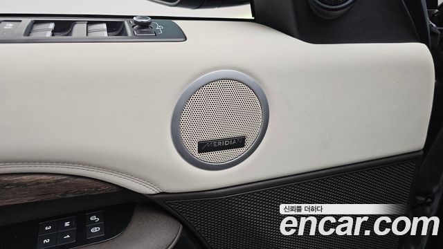 Land Rover Discovery 5 3.0 TD6 HSE 2017 — фото 28