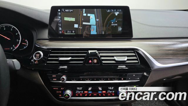 BMW 5 Series (G30) 520d xDrive M Sport Package Plus 2018 — фото 15