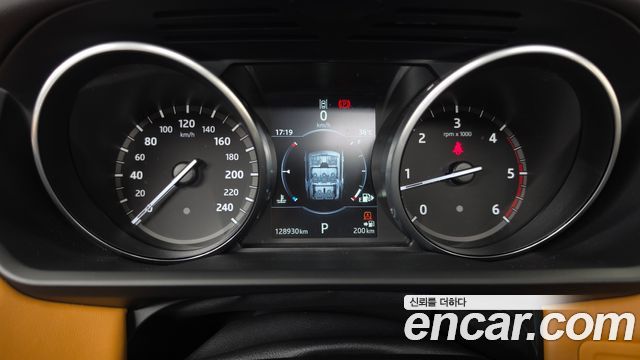 Land Rover Discovery 5 3.0 TD6 HSE Luxury 2017 — фото 8