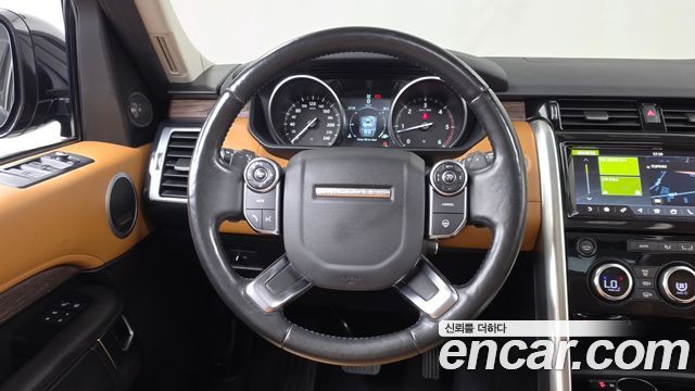 Land Rover Discovery 5 3.0 TD6 HSE Luxury 2017 — фото 17