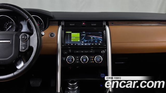 Land Rover Discovery 5 3.0 TD6 HSE Luxury 2017 — фото 18
